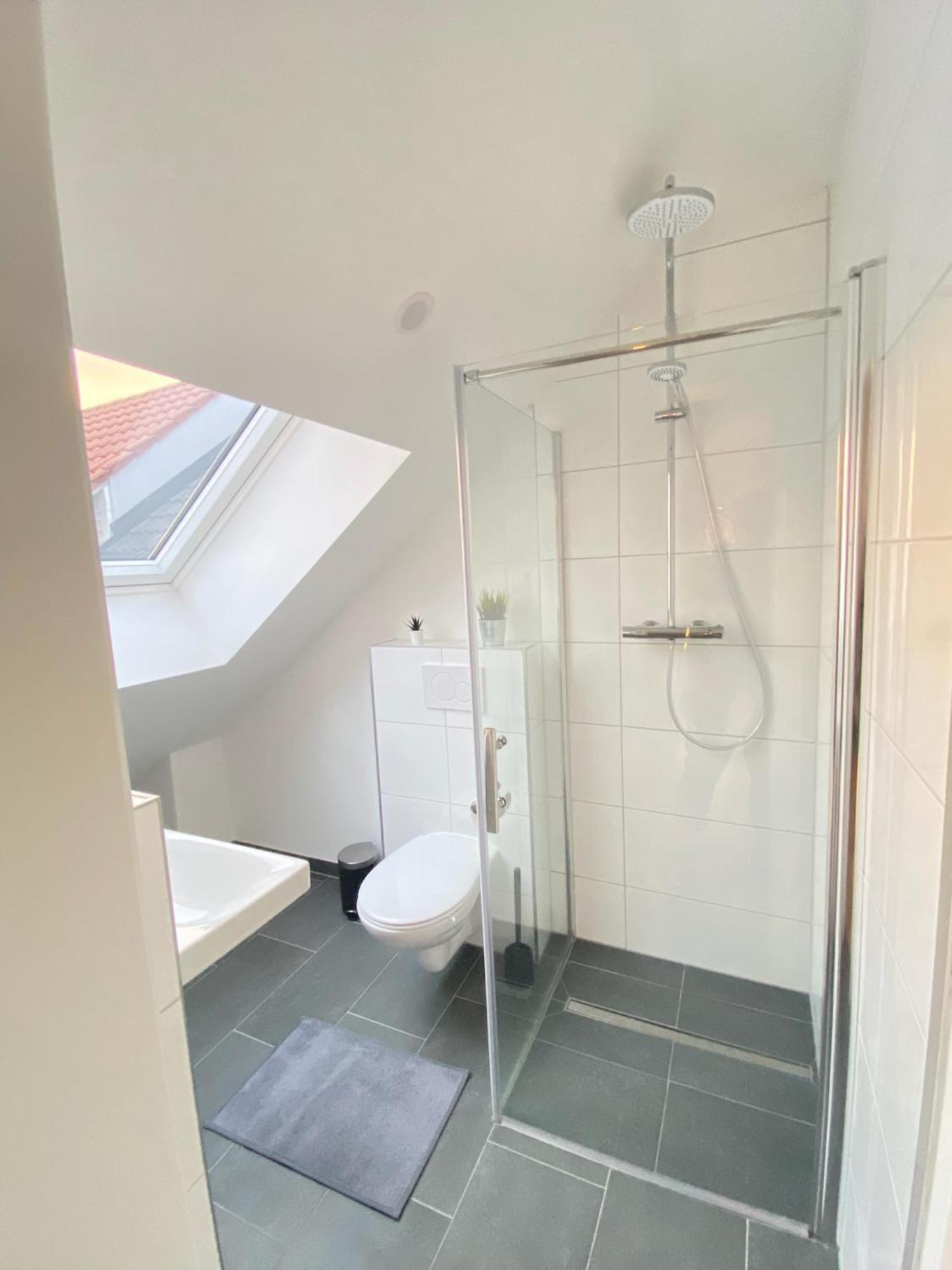 Charmantes Studio-Apartment Im Herzen Von Neureut - Fussbodenheizung, Regendusche, Waschmaschine, Stellplatz كارلسروه المظهر الخارجي الصورة