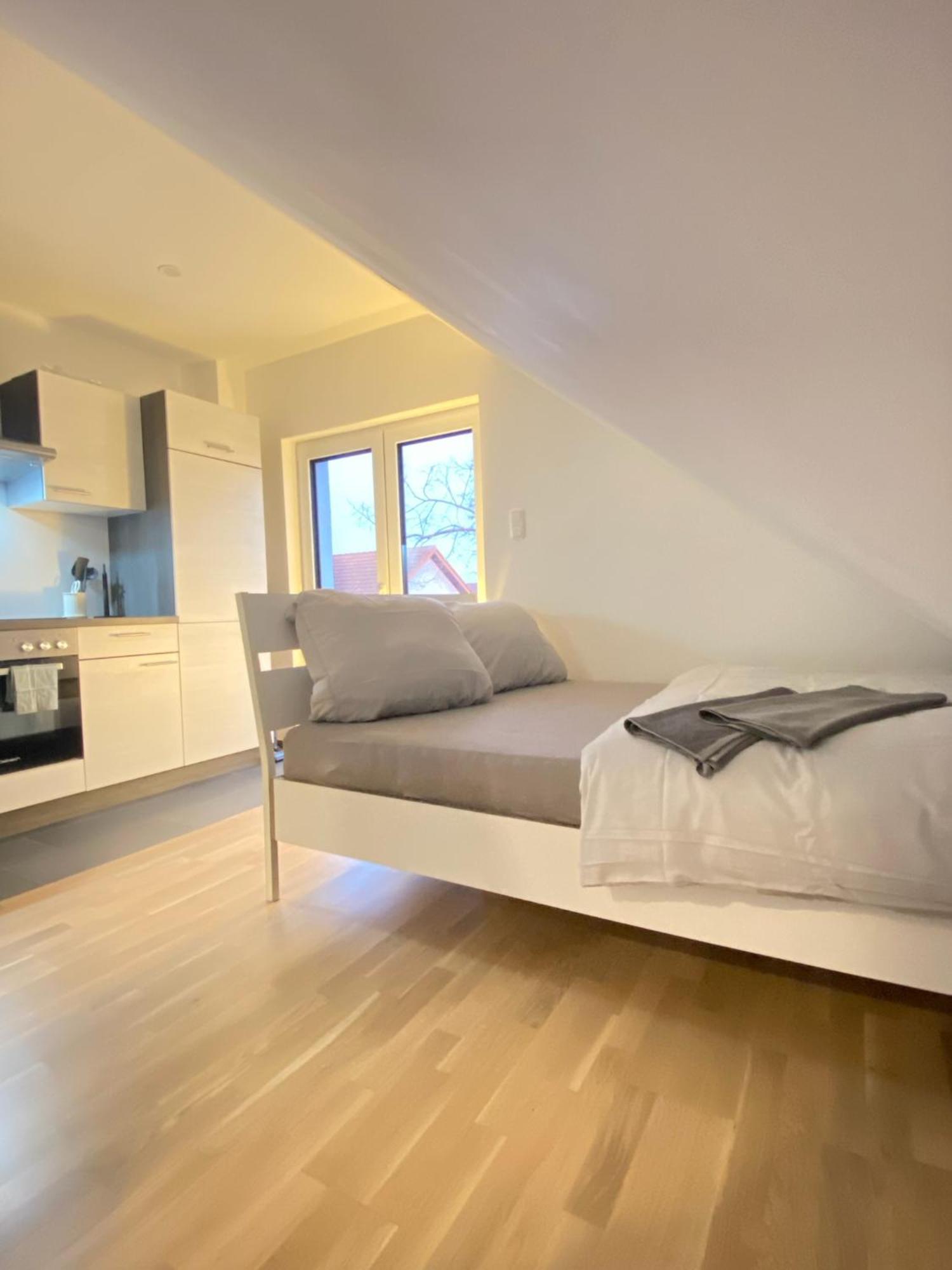 Charmantes Studio-Apartment Im Herzen Von Neureut - Fussbodenheizung, Regendusche, Waschmaschine, Stellplatz كارلسروه المظهر الخارجي الصورة